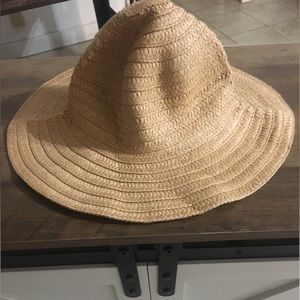 Womens straw beach/garden hat